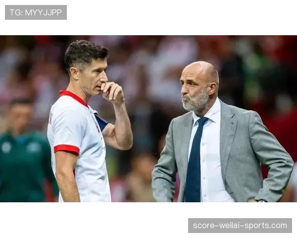 刷到莱万多夫斯基机场随手照，那只随身包比我整套房子还贵，笑不出来了